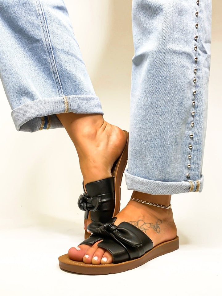 MACY | BLACK TOO CUTE SANDALS