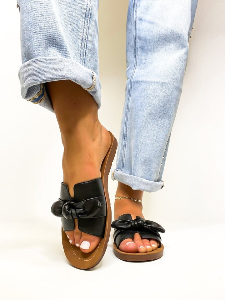 MACY | BLACK TOO CUTE SANDALS